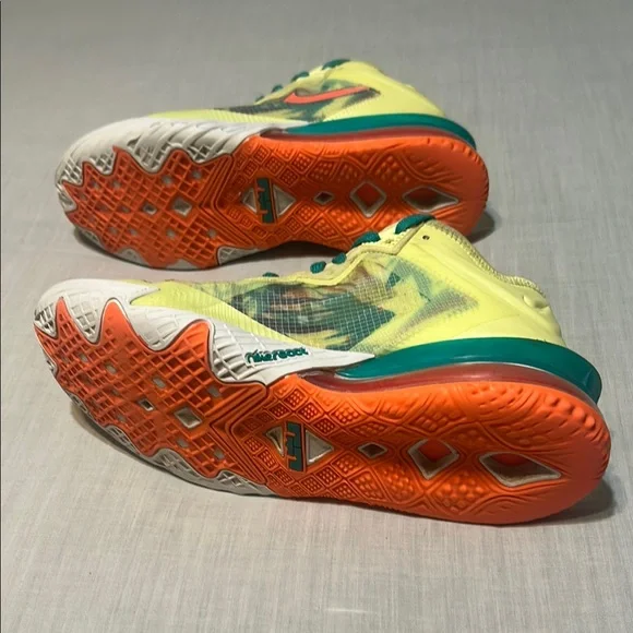 Nike LeBron 18 Low Palmer Green and Orange Athletic Shoes with Modern Design - Picture 6 of 6